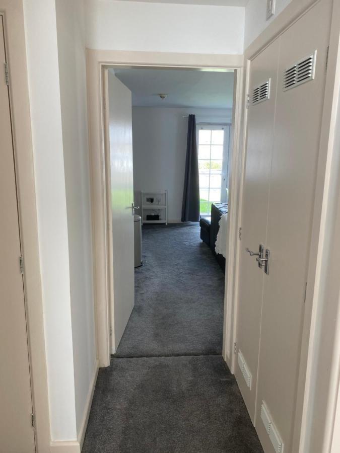 Marine Viewing 2 Bedrooms Flat Manchester Exterior photo